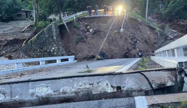 Lluvias provocan caída de puentes en Chiapas; hay caos de comunicación en la frontera sur