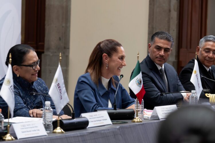 La presidenta Claudia Sheinbaum Pardo delineó una estrategia integral para aterrizar y homologar las políticas de seguridad a nivel estatal.