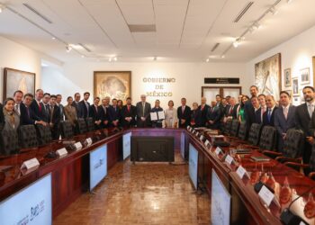 La presidenta Claudia Sheinbaum anunció la renovación del acuerdo nacional para mantener el precio máximo de la gasolina Magna