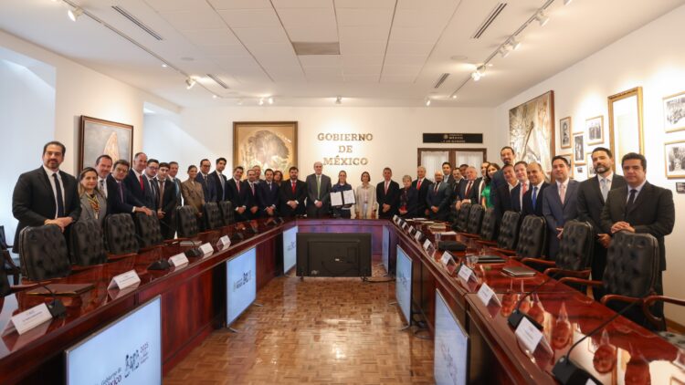 La presidenta Claudia Sheinbaum anunció la renovación del acuerdo nacional para mantener el precio máximo de la gasolina Magna