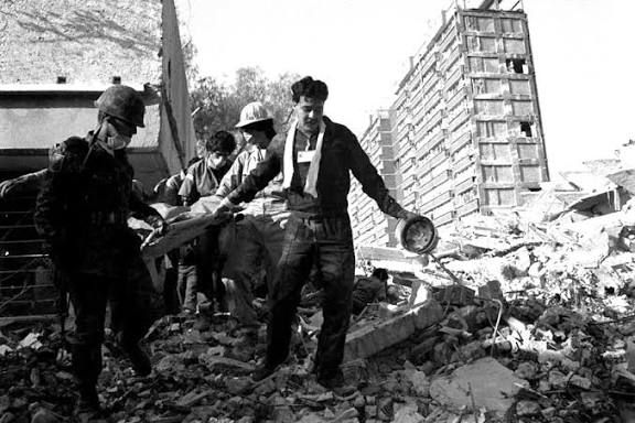 Con el temblor de 1985, el país aprendió, a un alto costo humano y material, que debía organizarse, prevenir y construir resiliencia.