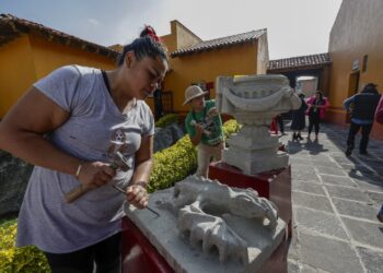 canteros de Chimalhuacán. El oficio se transmite de generación en generación y es considerado una herencia sagrada.