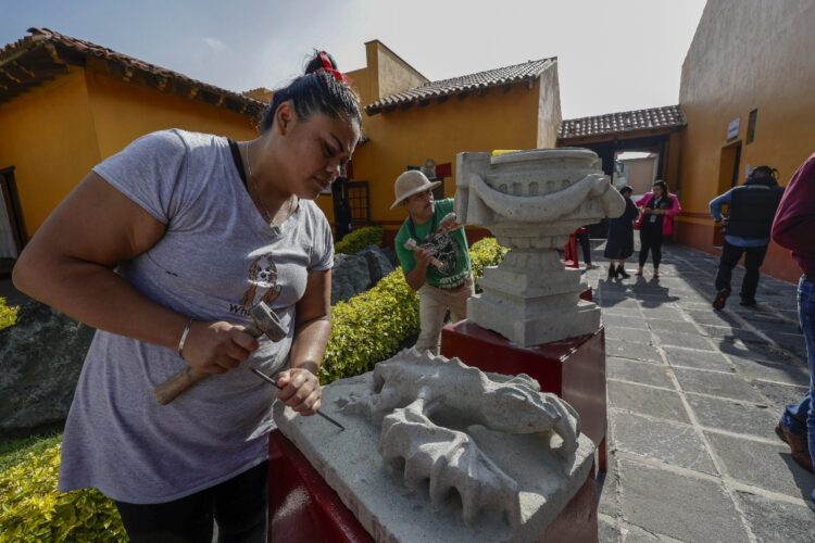canteros de Chimalhuacán. El oficio se transmite de generación en generación y es considerado una herencia sagrada.