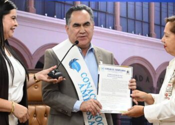 3 de octubre- El rector Jesús Madueña recibe el título de Embajadores de Buena Voluntad del CONACCE CHAPLAINS Internacional. Foto: FacebooK Bienestar Universitario UAS