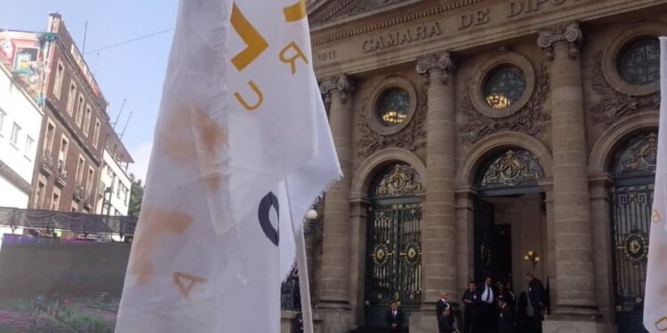 Ambiente afuera del Congreso de la CDMX para el informe de Clara Brugada. 12 de octubre de 2025. AMEXI/Foto/ Iván Cortés