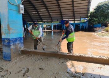 Apoyo de trabajadores de la CDMX a Veracruz. AMEXI /Foto: X /@ClaraBrugadaM
