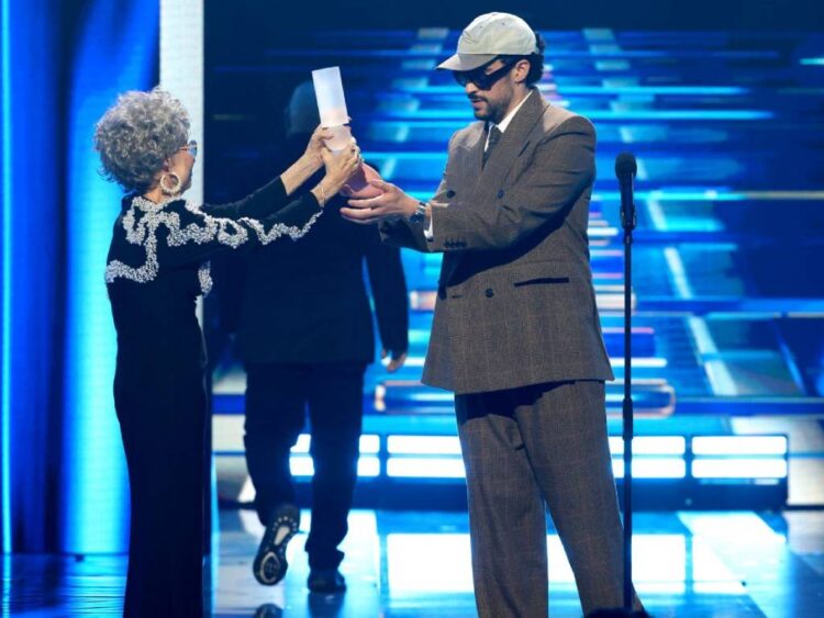 Bad Bunny arrasó con los premios Billboard Latinos