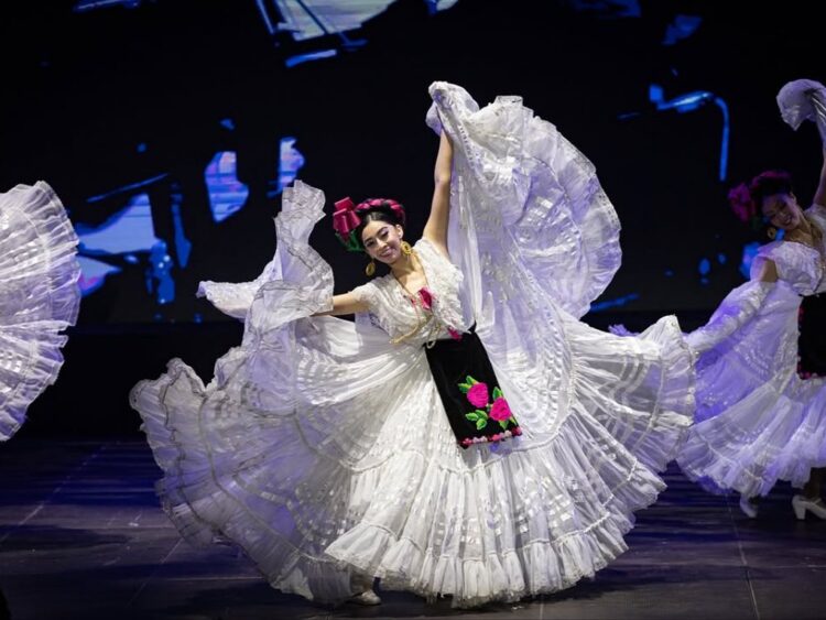 Ballet de Amalia Hernández deslumbra en el Cervantino 2025 | AMEXI/FOTO: IG @cervantino