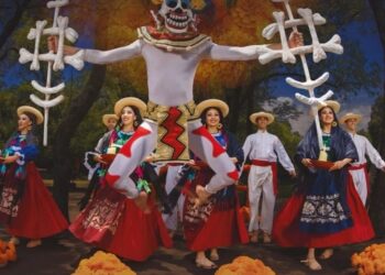 Ballet de Amalia Hernández celebra la vida y la muerte con un espectáculo mágico de Día de Muertos en Chapultepec | AMEXI/FOTO: IG @balletamaliamx