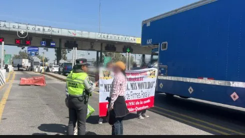 Bloqueos campesinos y de piperos en la carretera México-Querétaro paralizaron entrada y salida de CDMX.