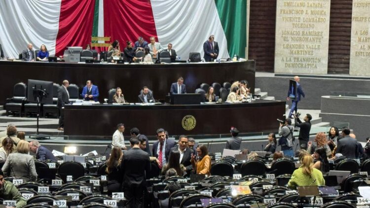 Diputados aprueban Código Fiscal 2026; dan más poder al SAT contra factureras