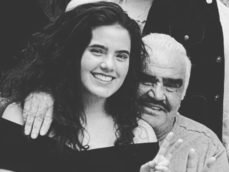 Camila Fernández confiesa que pidió ayuda a Vicente Fernández: “Mándame una señal, abuelo”