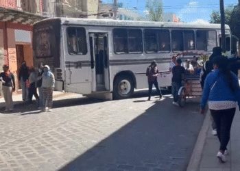 Ahora los estudiantes normalistas indígenas colapsan el Centro Histórico de Oaxaca