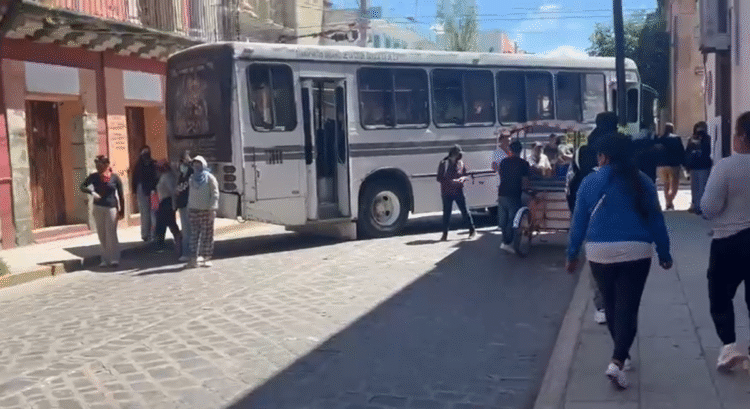 Ahora los estudiantes normalistas indígenas colapsan el Centro Histórico de Oaxaca