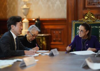 Claudia Sheinbaum recibe al CEO de Mazda en Palacio Nacional