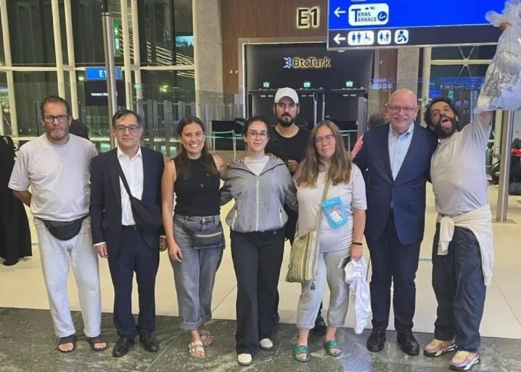 Connacionales de la Flotilla Global Sumud hacen escala en Estambul en su regreso a México: SRE