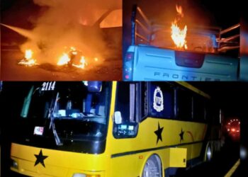 Desatan violencia en las carreteras de Michoacán. Quemas de vehículos y bloqueos. AMEXI