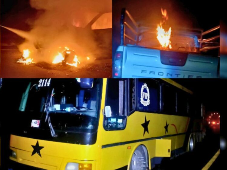 Desatan violencia en las carreteras de Michoacán. Quemas de vehículos y bloqueos. AMEXI