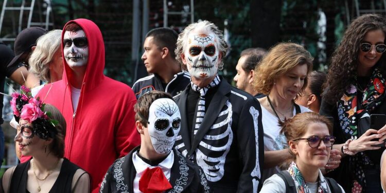 Color, música y tradición en la Mega Procesión de las Catrinas 2025 en la CDMX