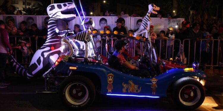 Color, música y tradición en la Mega Procesión de las Catrinas 2025 en la CDMX