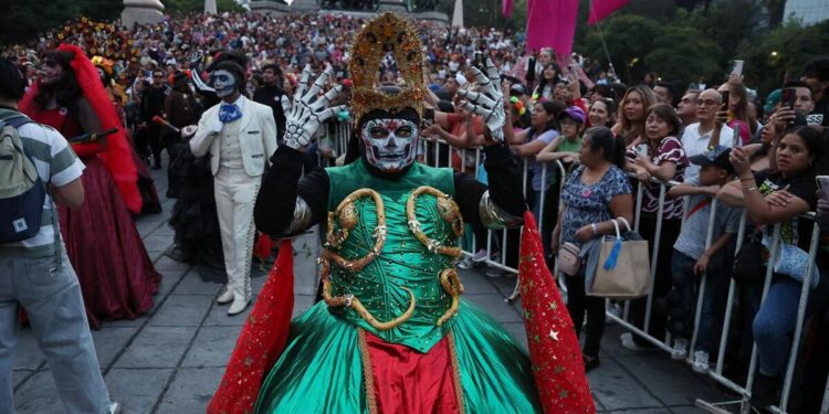Color, música y tradición en la Mega Procesión de las Catrinas 2025 en la CDMX