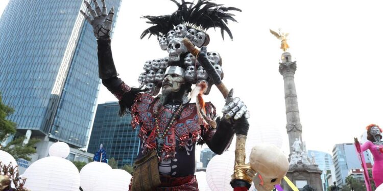 Color, música y tradición en la Mega Procesión de las Catrinas 2025 en la CDMX