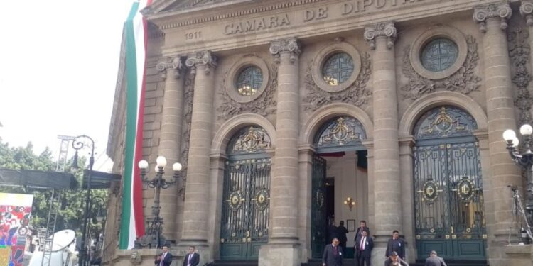 Diputada Patricia Urriza, de Movimiento Ciudadano, llegó en Ecobici al primer informe de Brugada. 12cde octubre de 2025. Foto Especial