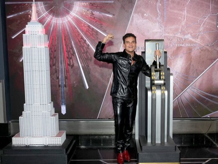 El Empire State Building se ilumina de rojo en honor a Silvestre Dangond