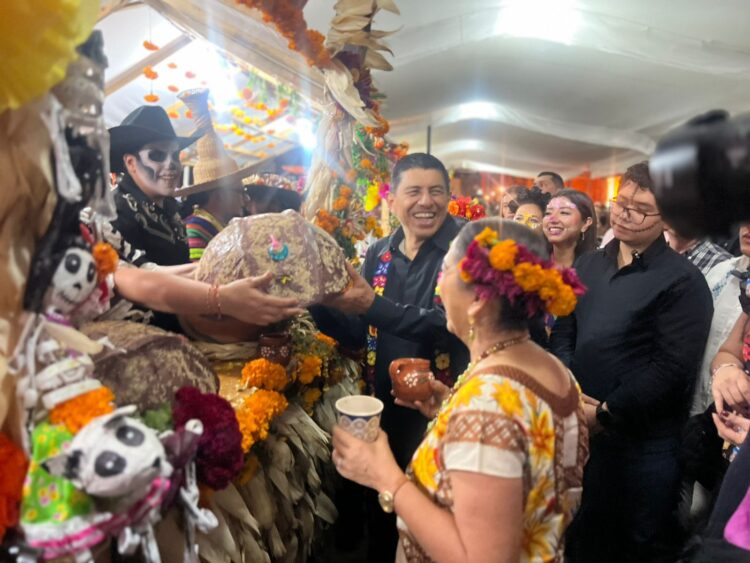 Oaxaca, 31 de octubre. En verbena popular Xandú en Oaxaca. AMEXI / FOTO: Óscar Rodríguez