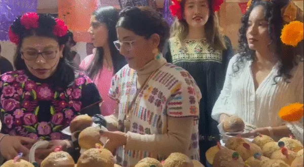 Oaxaca, 31 de octubre. En verbena popular Xandú en Oaxaca. AMEXI / FOTO: Óscar Rodríguez