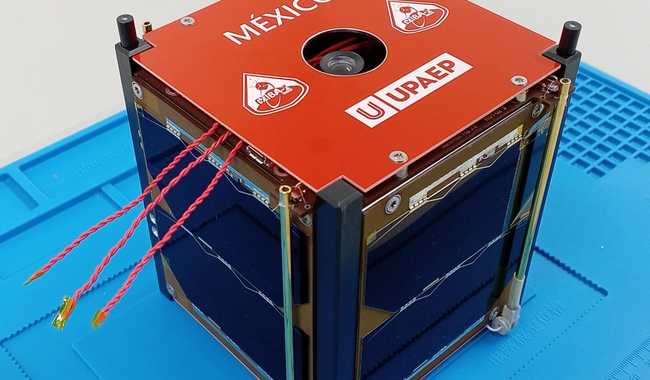 Puebla. 26 de octubre, 2025. Envían al espacio nanosatélite mexicano GXIBA-1 para el monitoreo de volcanes. AMEXI / FOTO: Cortesía: Agencia Espacial Mexicana