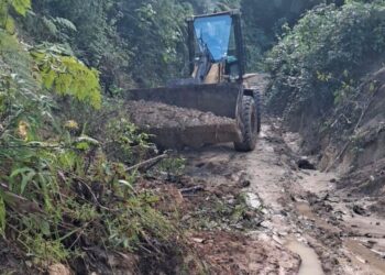 Evacúan a 47 Familias por Desgajamiento