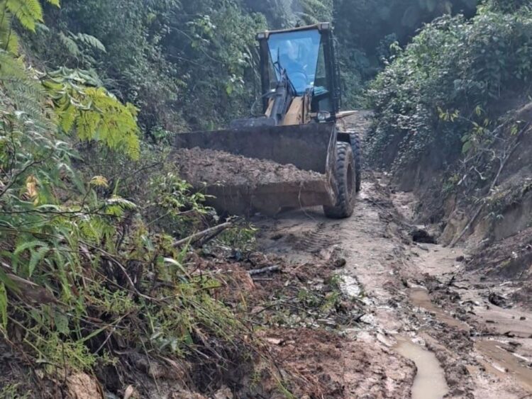 Evacúan a 47 Familias por Desgajamiento
