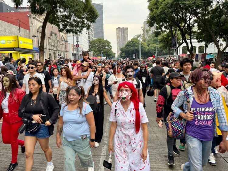 Zombie Walk CDMX 2025: Marcha Zombie llega al Zócalo.