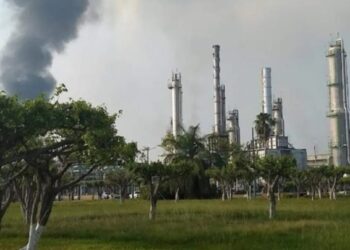 Por explosión, desalojan complejo de gas Cactus de Pemex, en Reforma, Chiapas