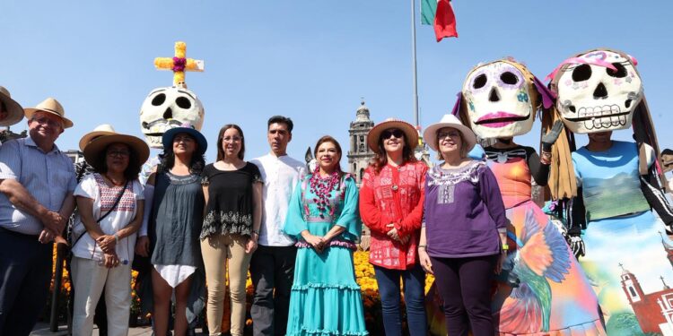 Ofrenda Monumental de Día de Muertos en el Zócalo celebra a Tonantzin y 700 años de México-Tenochtitlan