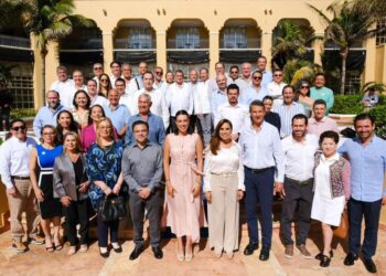 Josefina Rodríguez y Mara Lezama se reúnen con hoteleros de Quintana Roo