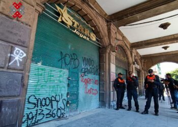 «Robaron años de inversión»: Pequeños joyeros del Zócalo (Video)