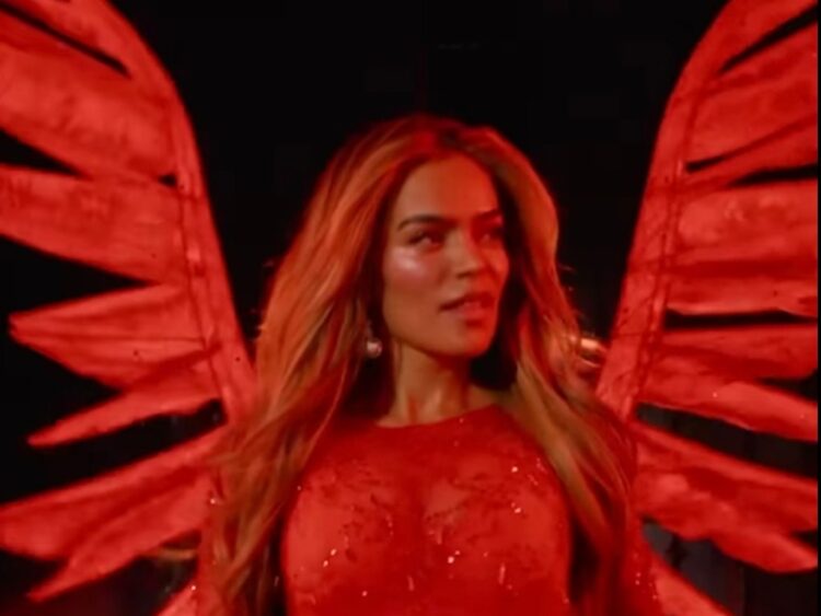 Karol G brilla en el Victoria’s Secret Fashion Show 2025 | AMEXI/FOTO: IG @karolg