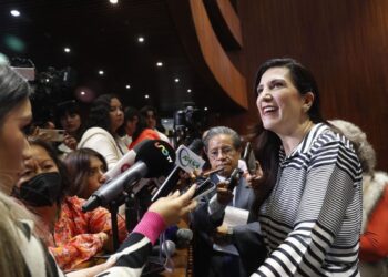 Kenia López Rabadán. Fuero legislativo. AMEXI