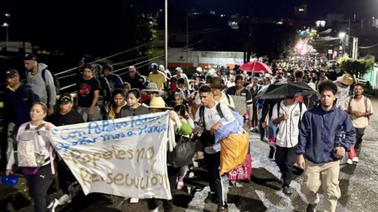 Caravana de migrantes no busca llegar a Estados Unidos, sino a la CDMX para regularizar su estancia