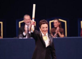 Oviedo, España. 24 de octubre, 2025. La fotógrafa Graciela Iturbide recibe el premio Princesa de Asturias. AMEXI / FOTO: @CasaReal
