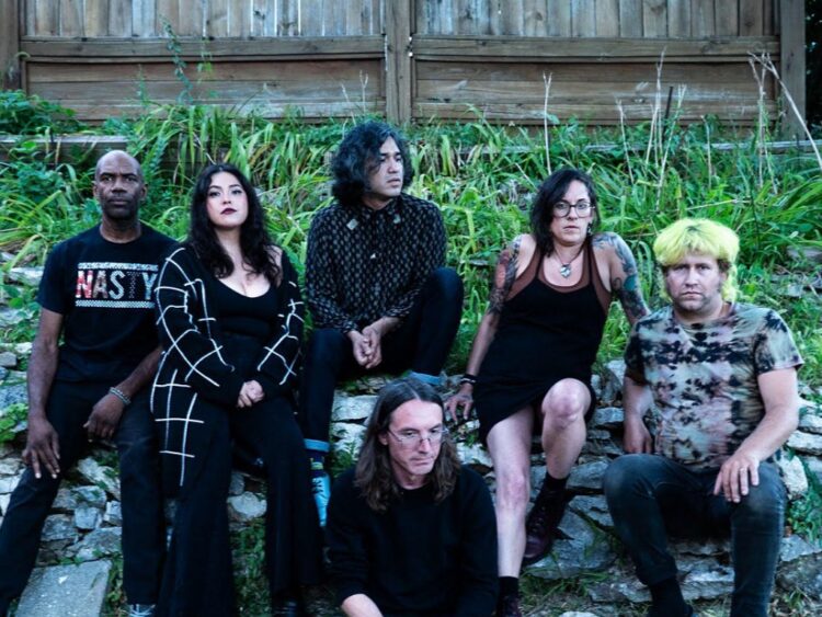 Las Cruxes devuelven al rock su espíritu libre con “El gran rey nada” | AMEXI/FOTO: IG @lascruxesmusic