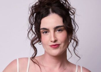 Luciana González transforma su visión del feminismo a través de “Sandra” en la serie “Consuelo” | AMEXI/FOTO: Cortesía