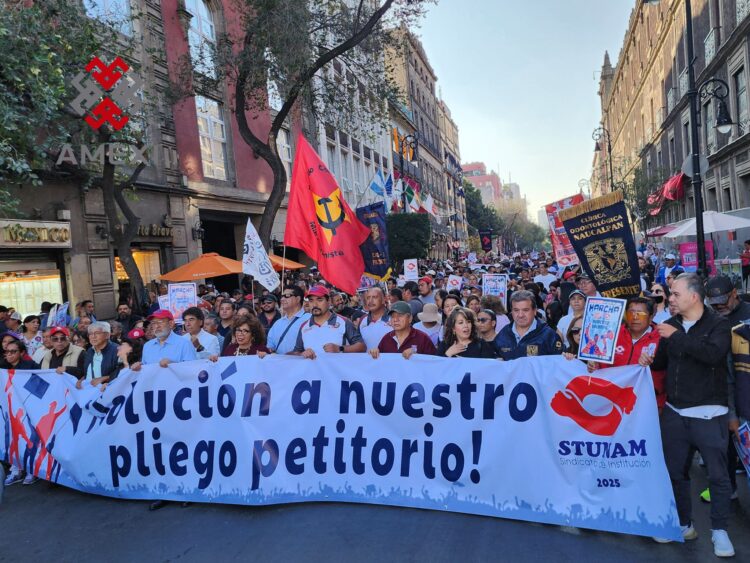 El 29 de octubre, el STUNAM realizó una marcha multitudinaria, de la rotonda de las mujeres que luchan, al zócalo de la CDMX, para exigir aumento salarial del 20% en el marco de su emplazamiento a huelga