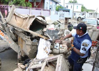La Marina implementó el programa "Casas Limpias, Calles Limpias" en Poza Rica, Álamo, El Higo, y Temporal en Veracruz.