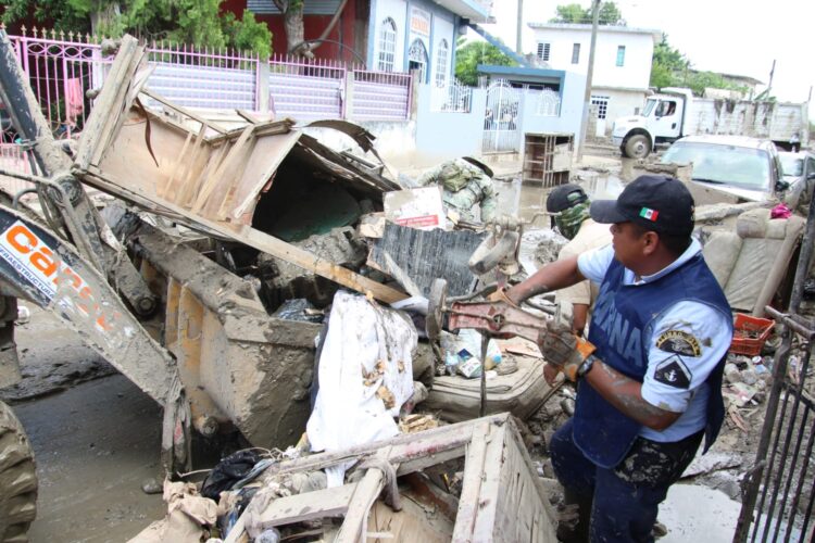 La Marina implementó el programa "Casas Limpias, Calles Limpias" en Poza Rica, Álamo, El Higo, y Temporal en Veracruz.