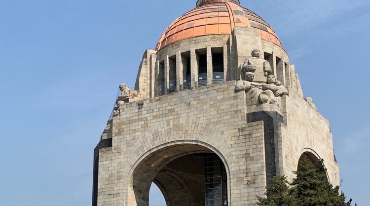 LA UNAM llevó a cabo el Seminario “Los monumentos públicos en México. El siglo XIX” donde se abordó su valor histórico en el país.