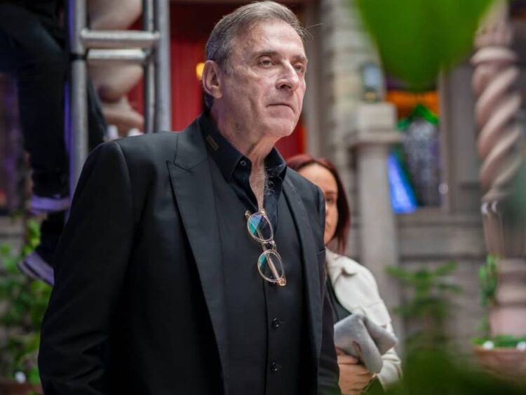 Morris Gilbert, recibe premio a su labor y opina sobre el boom de “Mentiras”