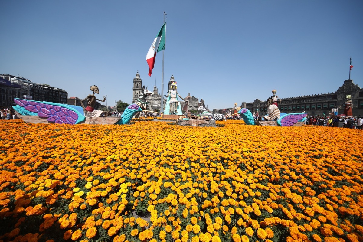 Ofrenda Monumental de Día de Muertos en el Zócalo celebra a Tonantzin y 700 años de México-Tenochtitlan